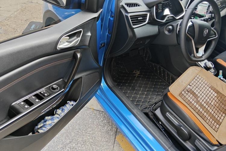 Used Baojun 310 2017 1.5L Automatic Fashion Model Driver Seat