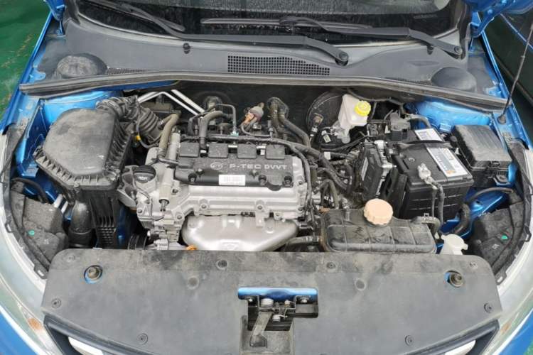 Used Baojun 310 2017 1.5L Automatic Fashion Model Engine Bay