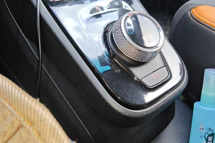 Used Baojun 310 2017 1.5L Automatic Fashion Model Gear Lever
