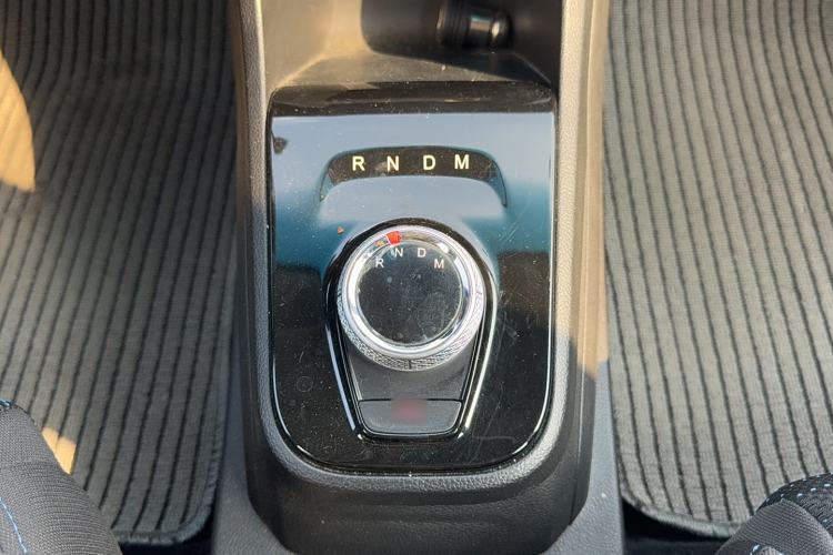 Used Baojun 310 2017 1.5L automatic comfort version Gear Lever