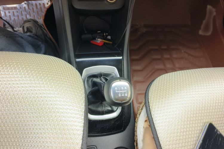 Used Baojun 310 2017 1.5L Manual Luxury Model Gear Lever