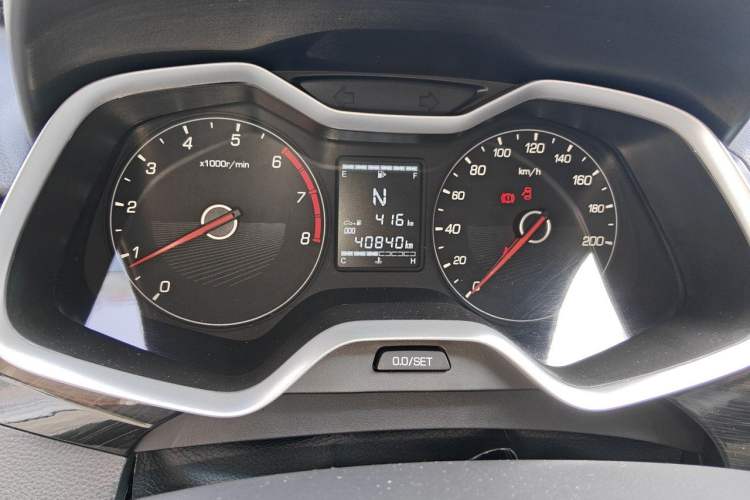 Used Baojun 310 2017 1.5L Automatic Fashion Model Odometer Close Up