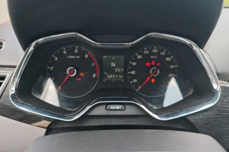 Used Baojun 310 2017 1.5L Automatic Luxury Model Odometer Close Up