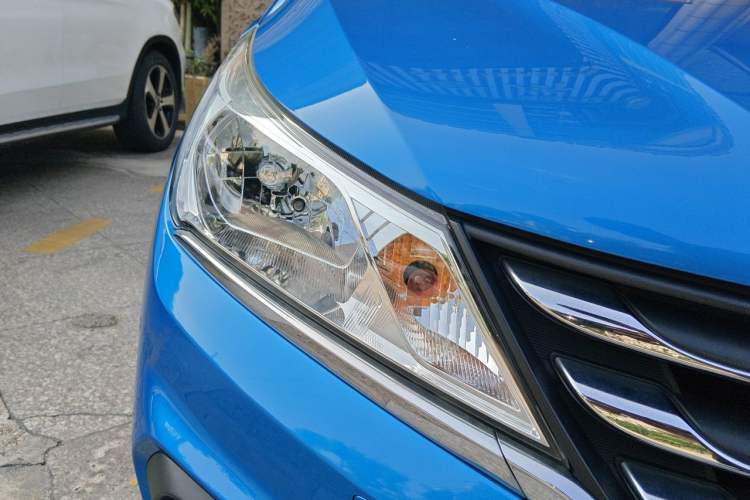 Used Baojun 310 2017 1.5L Automatic Fashion Model Right Front Headlight