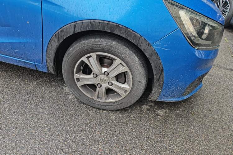 Used Baojun 310 2017 1.5L Automatic Luxury Model Right Front Wheel Hub