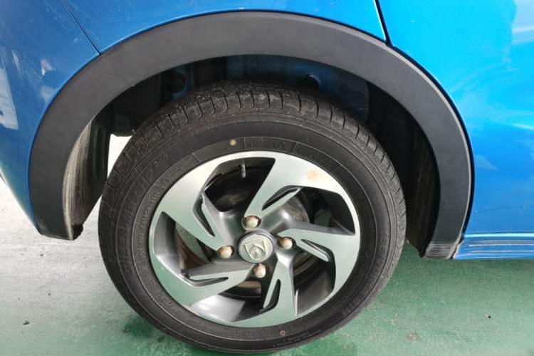 Used Baojun 310 2017 1.5L Automatic Fashion Model Right Rear Wheel Hub