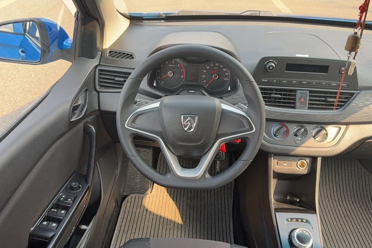 Used Baojun 310 2017 1.5L automatic comfort version Steering Wheel