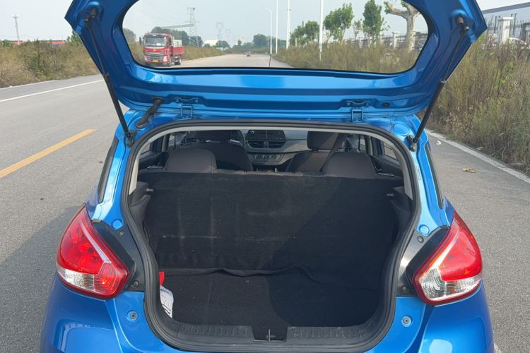 Used Baojun 310 2017 1.5L automatic comfort version Trunk