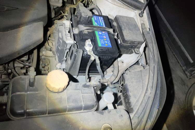 Used Baojun 310 2017 1.5L Automatic Luxury Model Engine Bay Left