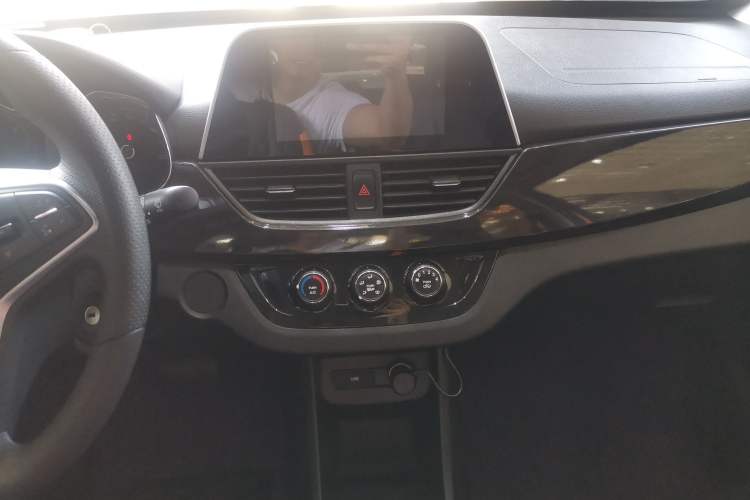 Used Baojun 310 2017 1.5L Automatic Luxury Model Audio And AC Panel
