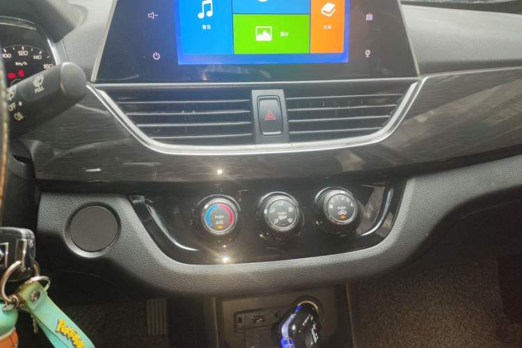 Used Baojun 310 2017 1.5L Automatic Luxury Model Audio And AC Panel