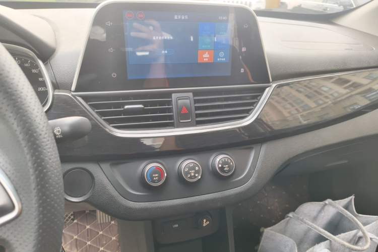Used Baojun 310 2017 1.5L Automatic Fashion Model Audio And AC Panel