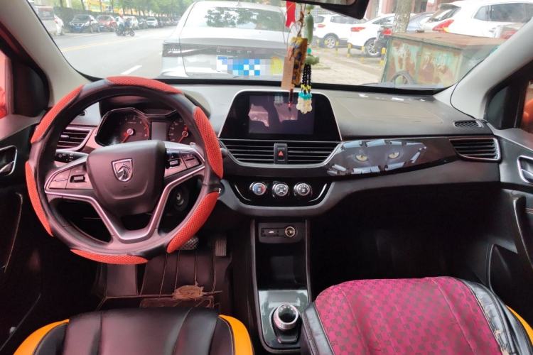 Used Baojun 310 2017 1.5L Automatic Luxury Model Center Console
