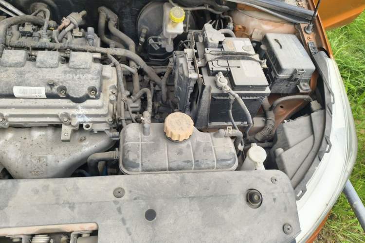 Used Baojun 310 2017 1.5L Automatic Fashion Model Engine Bay Left