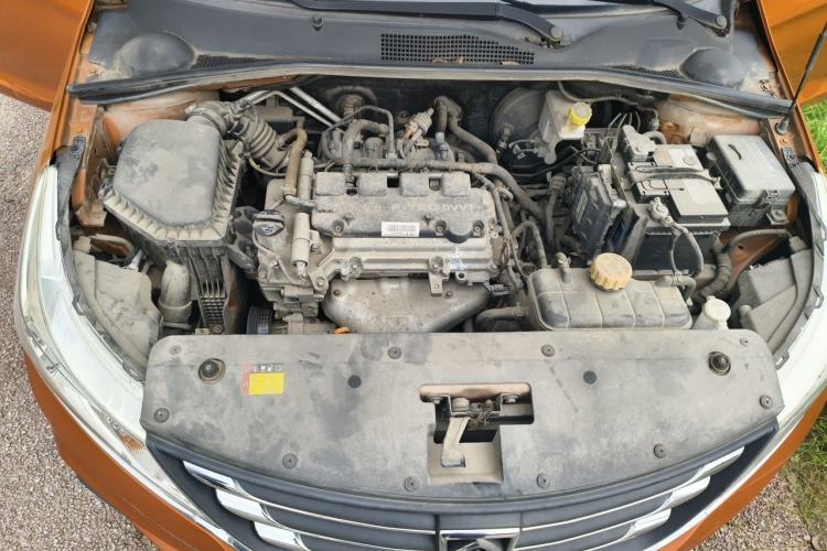 Used Baojun 310 2017 1.5L Automatic Fashion Model Engine Bay