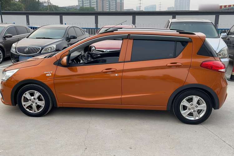 Used Baojun 310 2017 1.5L Automatic Fashion Model Exterior 4