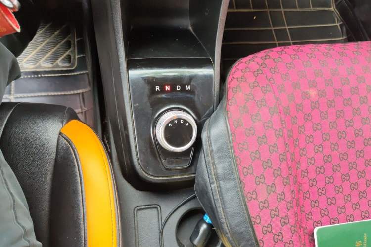 Used Baojun 310 2017 1.5L Automatic Luxury Model Gear Lever