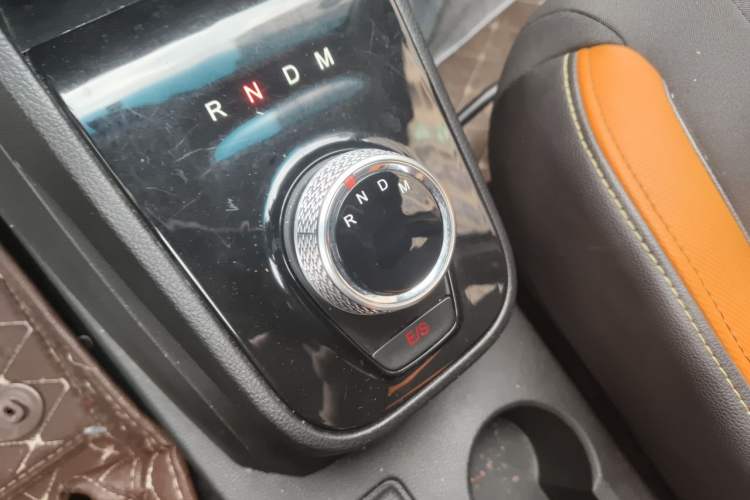 Used Baojun 310 2017 1.5L Automatic Fashion Model Gear Lever