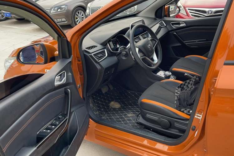 Used Baojun 310 2017 1.5L Automatic Fashion Model Interior 4