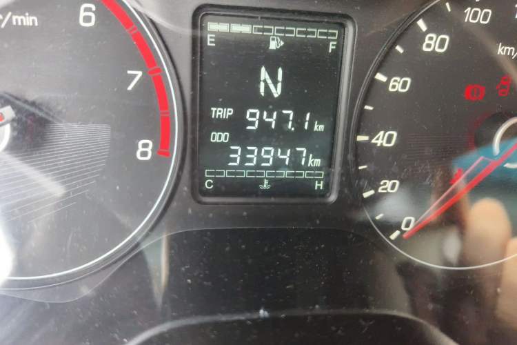 Used Baojun 310 2017 1.5L Automatic Fashion Model Odometer Close Up