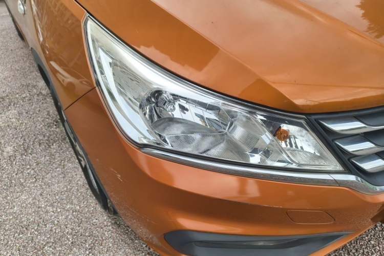Used Baojun 310 2017 1.5L Automatic Fashion Model Right Front Headlight