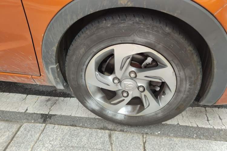 Used Baojun 310 2017 1.5L Automatic Luxury Model Right Front Wheel Hub