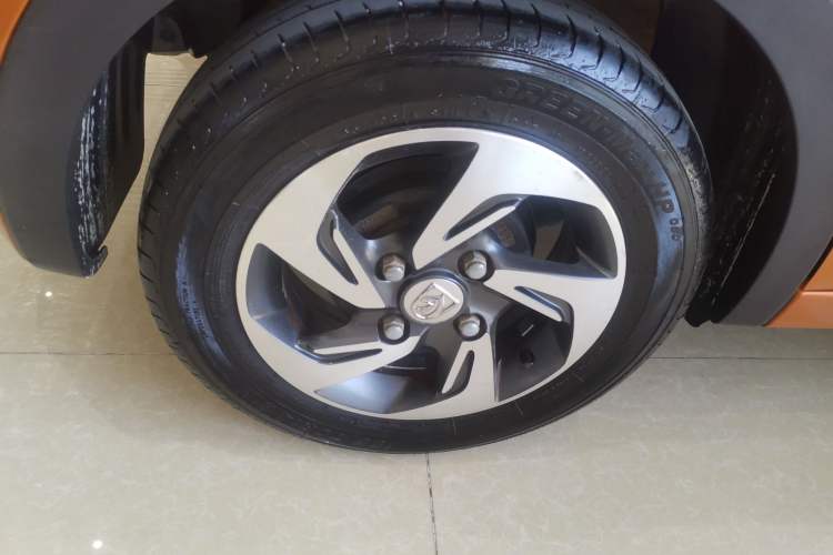 Used Baojun 310 2017 1.5L Automatic Luxury Model Right Rear Wheel Hub