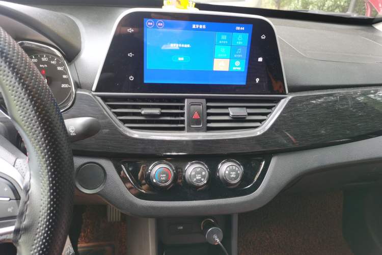 Used Baojun 310 2017 1.5L Automatic Luxury Model Audio And AC Panel