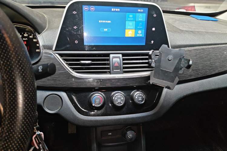 Used Baojun 310 2017 1.5L Automatic Luxury Model Audio And AC Panel
