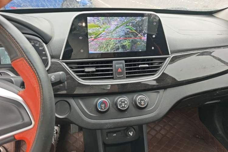 Used Baojun 310 2017 1.5L Automatic Fashion Model Audio And AC Panel