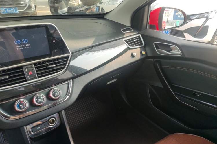 Used Baojun 310 2017 1.5L Automatic Fashion Model Audio And AC Panel