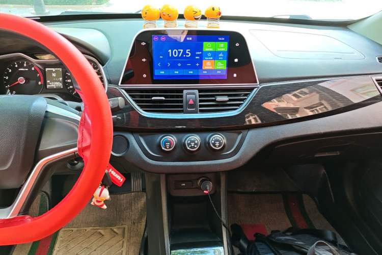 Used Baojun 310 2017 1.5L Automatic Fashion Model Audio And AC Panel