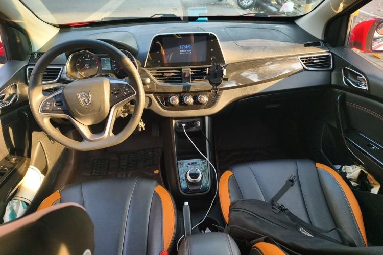 Used Baojun 310 2017 1.5L Automatic Luxury Model Center Console