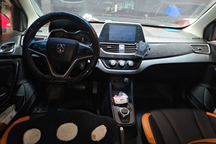 Used Baojun 310 2017 1.5L Automatic Luxury Model Center Console