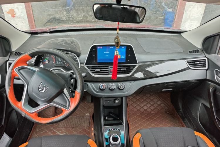 Used Baojun 310 2017 1.5L Automatic Fashion Model Center Console