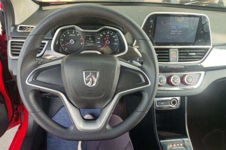 Used Baojun 310 2017 1.5L Automatic Fashion Model Center Console