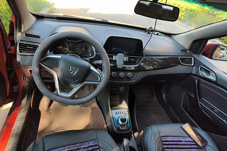 Used Baojun 310 2017 1.5L Automatic Fashion Model Center Console