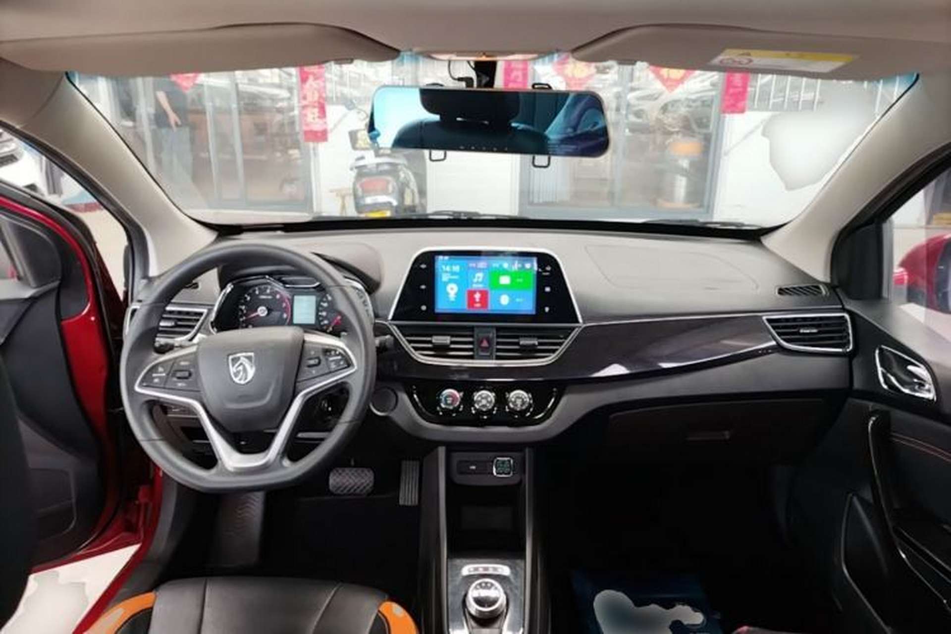 Used Baojun 310 2017 1.5L Automatic Luxury Model Center Console