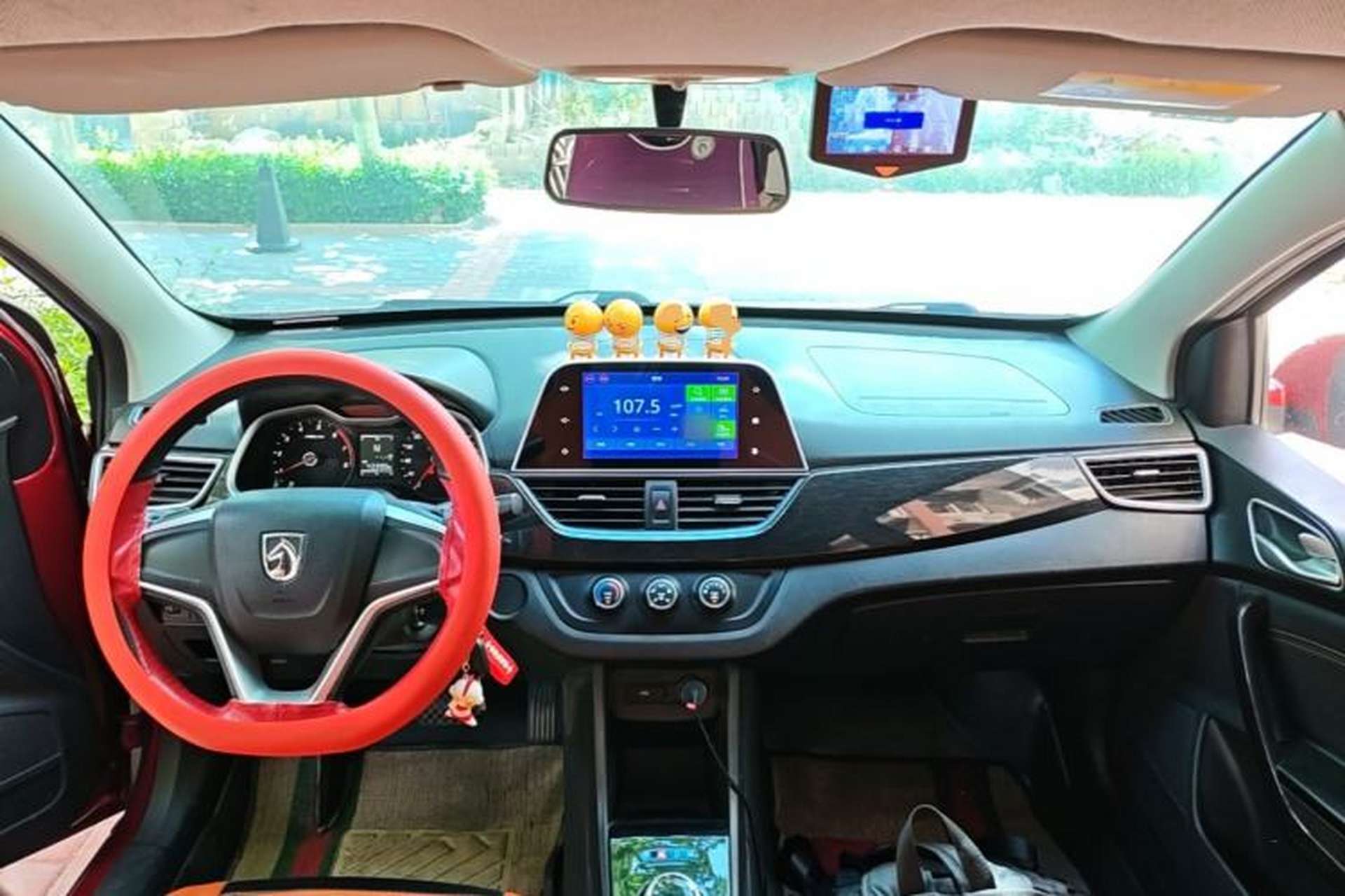 Used Baojun 310 2017 1.5L Automatic Fashion Model Center Console