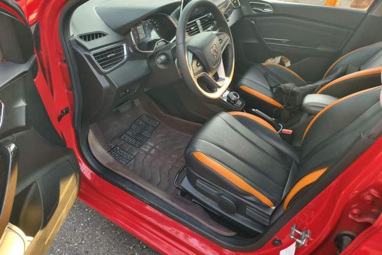 Used Baojun 310 2017 1.5L Automatic Luxury Model Driver Seat