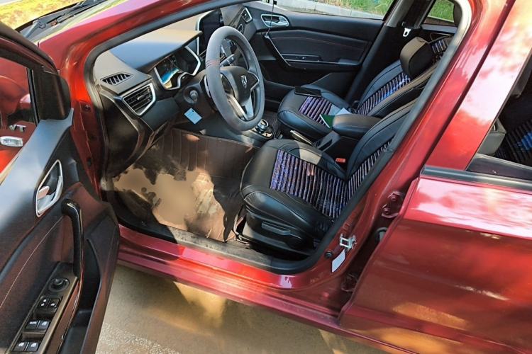 Used Baojun 310 2017 1.5L Automatic Fashion Model Driver Seat