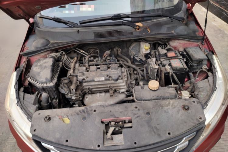 Used Baojun 310 2017 1.5L Automatic Fashion Model Engine Bay
