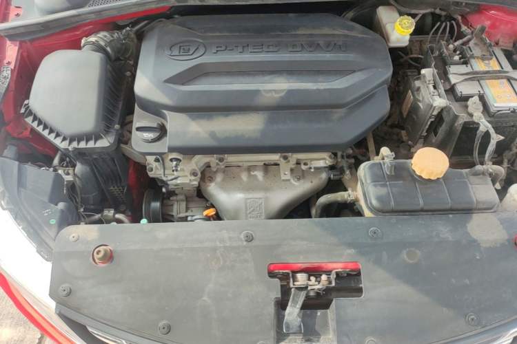 Used Baojun 310 2017 1.5L Automatic Fashion Model Engine Bay