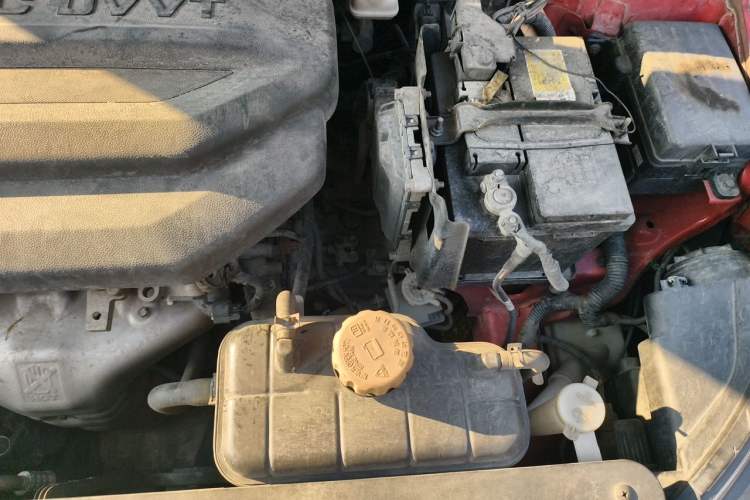 Used Baojun 310 2017 1.5L Automatic Luxury Model Engine Bay Left
