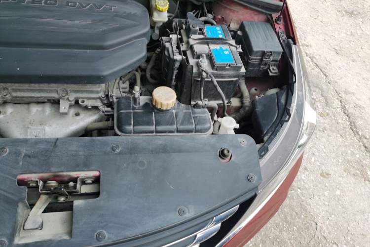 Used Baojun 310 2017 1.5L Automatic Luxury Model Engine Bay Left