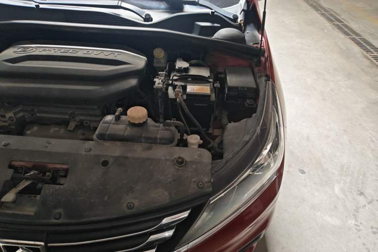Used Baojun 310 2017 1.5L Automatic Luxury Model Engine Bay Left