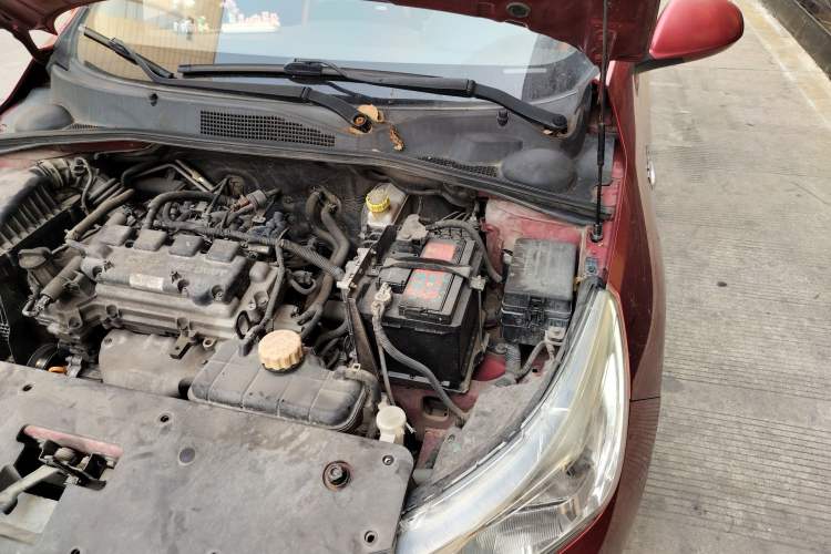 Used Baojun 310 2017 1.5L Automatic Fashion Model Engine Bay Left