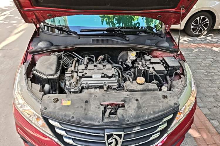Used Baojun 310 2017 1.5L Automatic Fashion Model Engine Bay