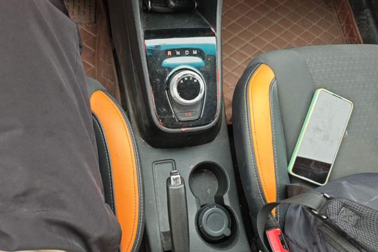 Used Baojun 310 2017 1.5L Automatic Fashion Model Gear Lever