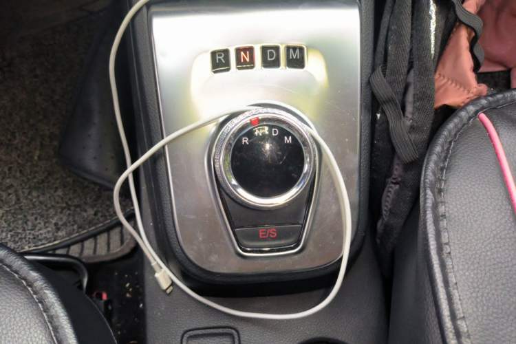 Used Baojun 310 2017 1.5L Automatic Luxury Model Gear Lever